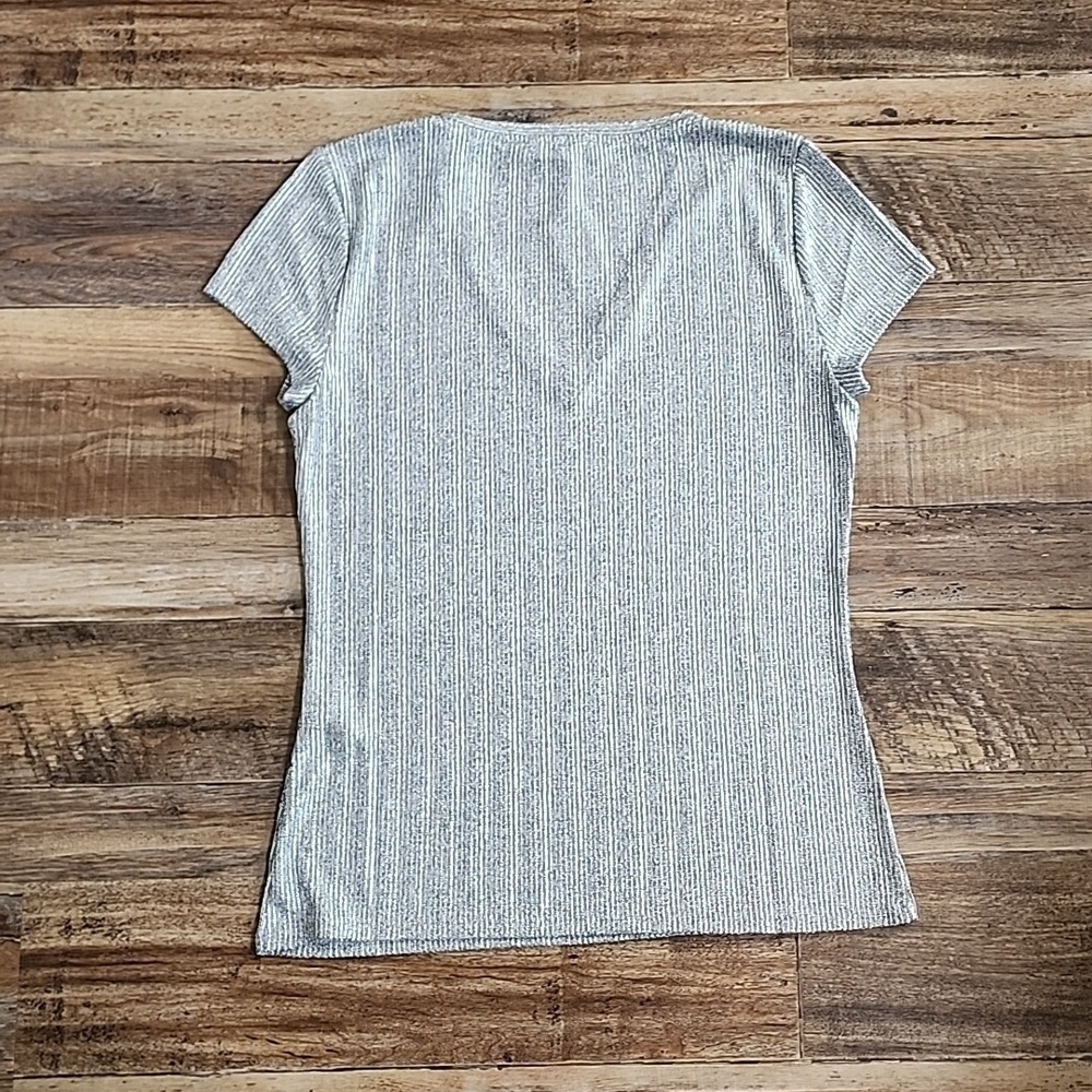 NWT White House Black Market Short Sleeve V Neck Foil Tee Sz Small - Picture 4 of 5